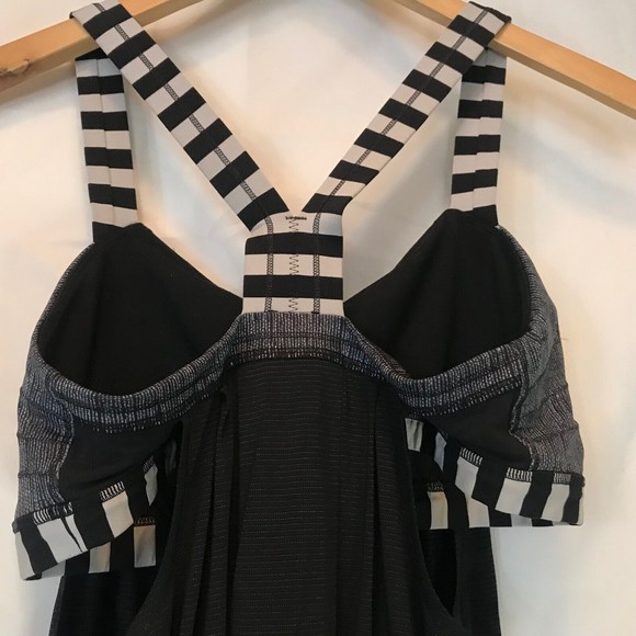 Lululemon Rest Less Tank. Black Apex Stripe Built In Bra size 8 - Picture 6 of 9